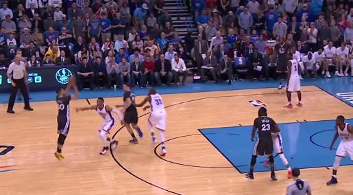  库里三分绝杀雷霆迎五连胜  