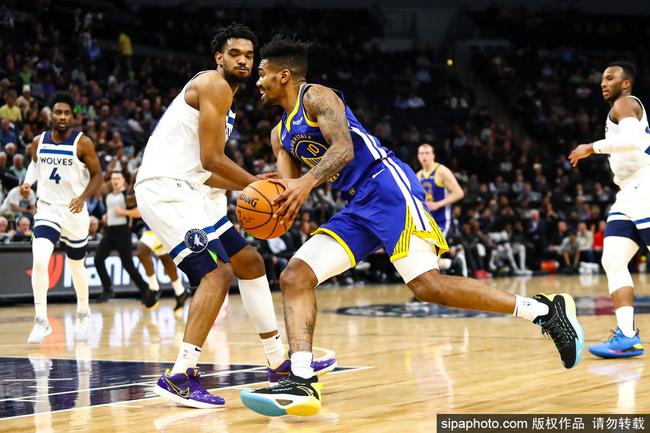  米切尔单节二十一分骑士击退公牛反扑