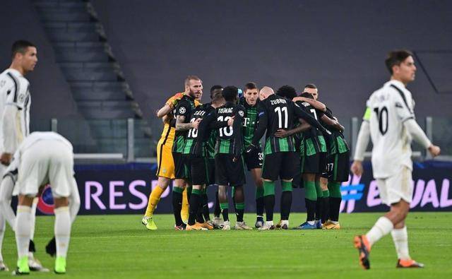  利物浦后卫致命失误送礼对手扳平比分